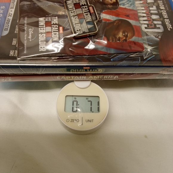 SEALED Captain America DVD/pin set - Picture 6 of 6